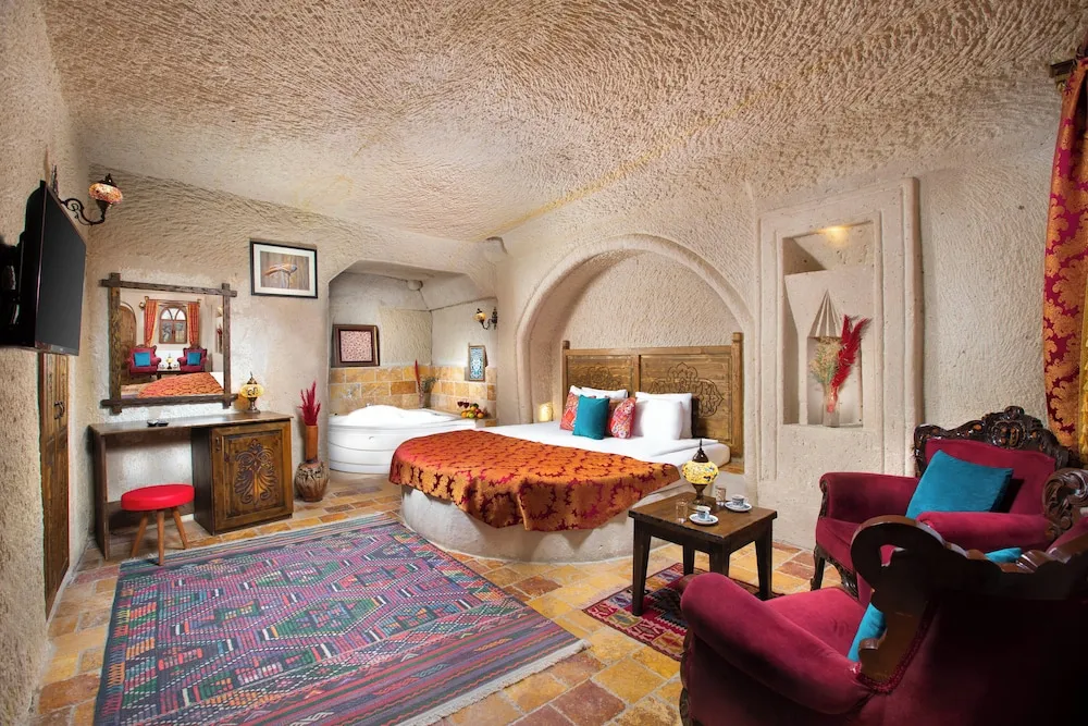 Deluxe Cave Suite with Jacuzzi