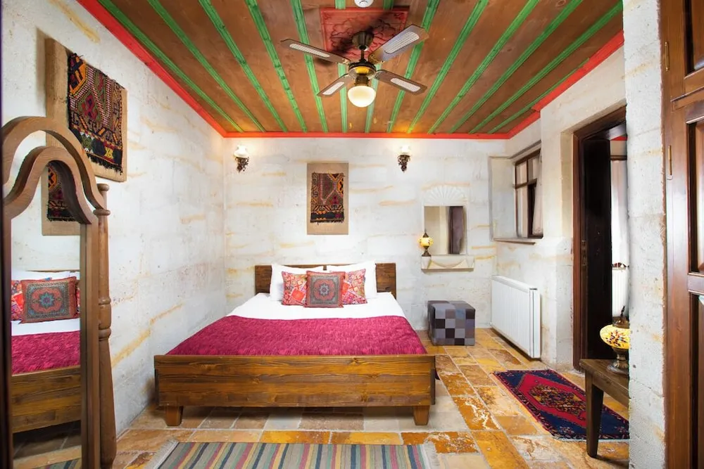 Deluxe Suite with Jacuzzi and Turkish Bath