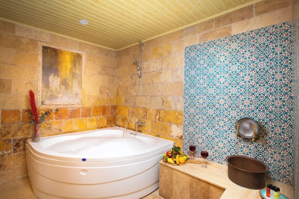 Deluxe Suite with Jacuzzi and Turkish Bath