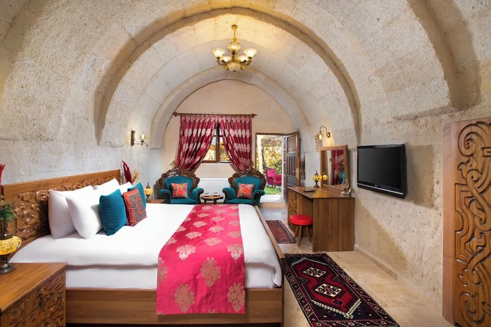 Deluxe Suite with Jacuzzi and Fireplace