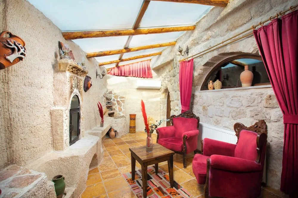 Deluxe Suite with Jacuzzi and Fireplace