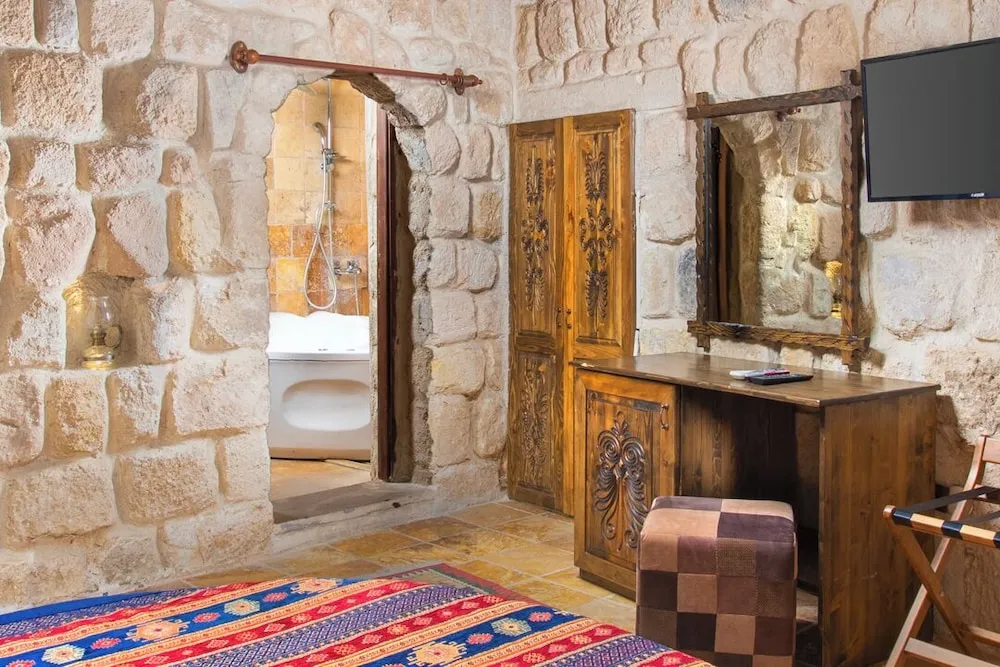 Deluxe Suite with Jacuzzi and Fireplace