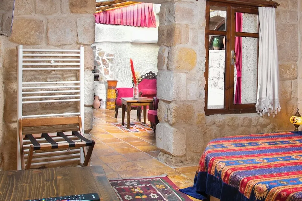 Deluxe Suite with Jacuzzi and Fireplace