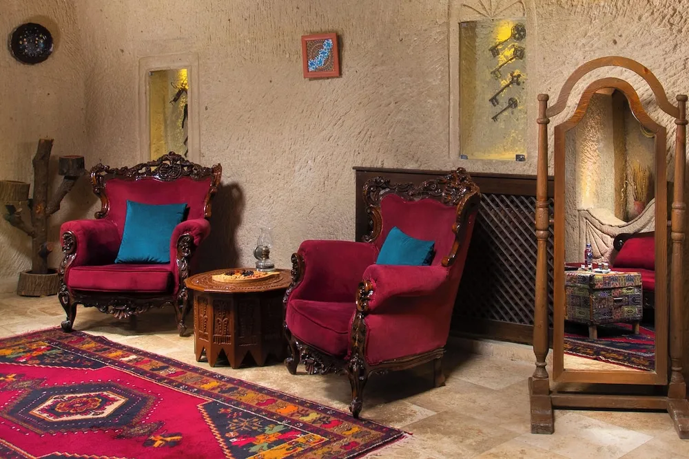 Royal Cave Suite