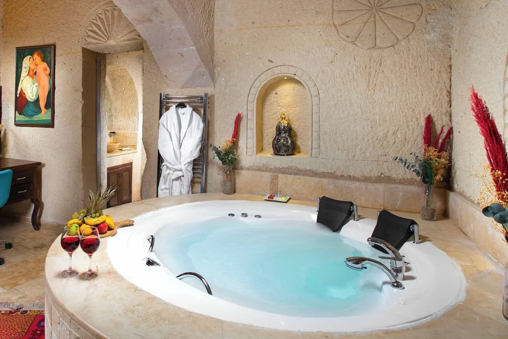 Royal Cave Suite