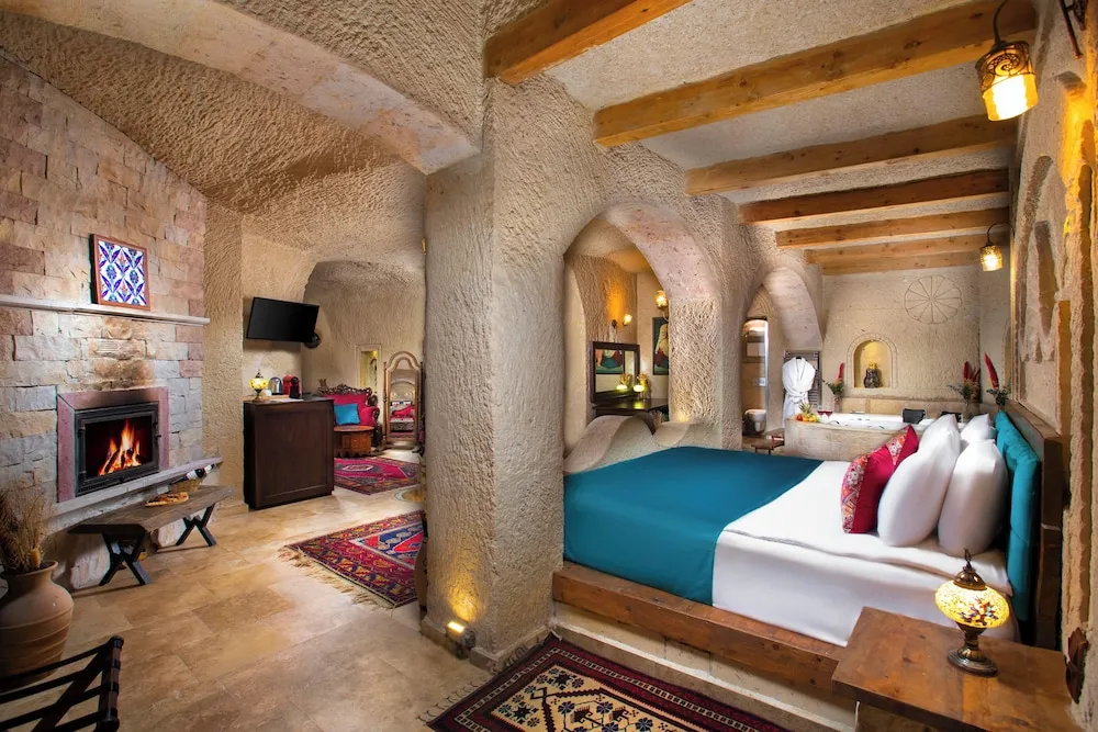 Royal Cave Suite