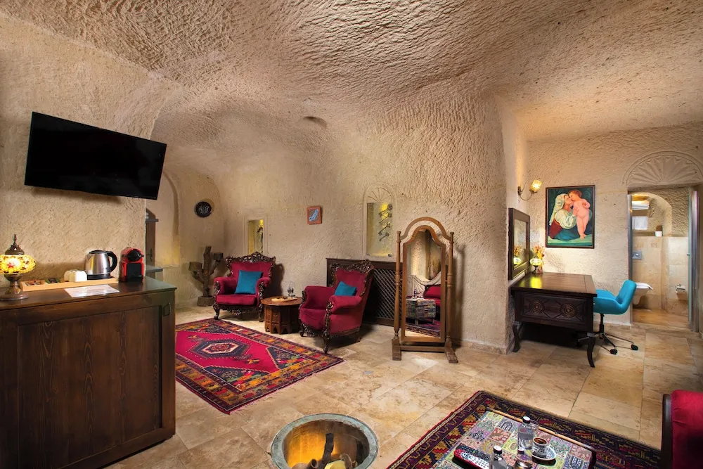 Royal Cave Suite