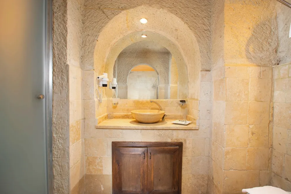 Royal Cave Suite