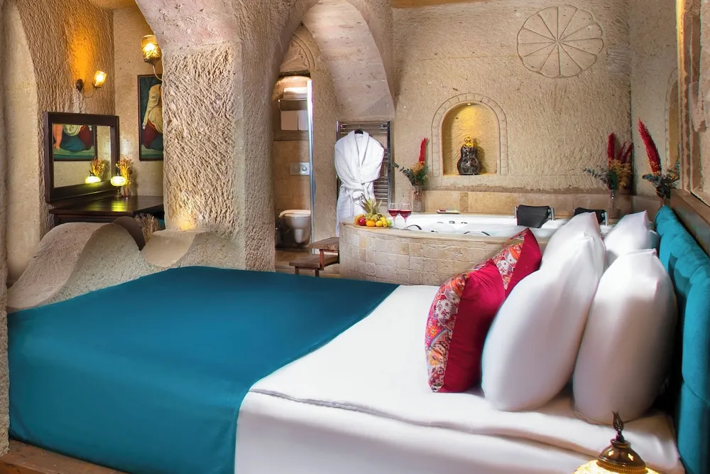 Royal Cave Suite
