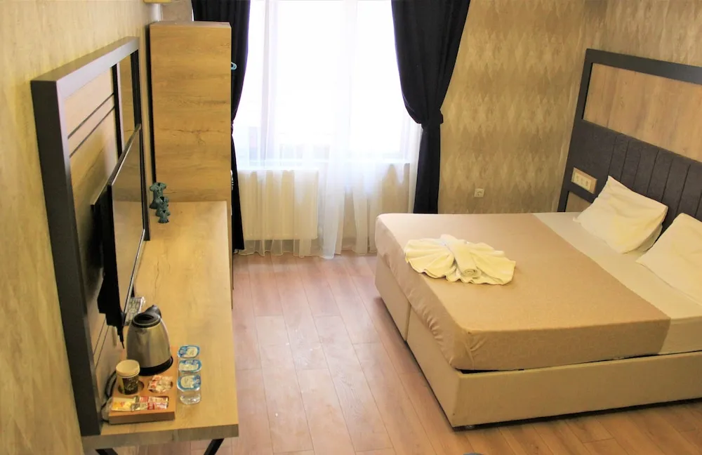 Standard Tek Büyük Yataklı Oda