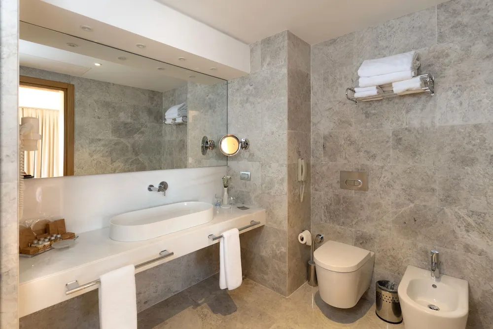 Deluxe Tek Büyük veya İki Ayrı Yataklı Oda, 1 Yatak Odası, Balkon, Deniz Manzaralı