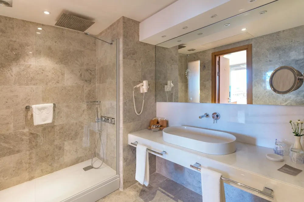 Deluxe Tek Büyük veya İki Ayrı Yataklı Oda, 1 Yatak Odası, Balkon, Deniz Manzaralı