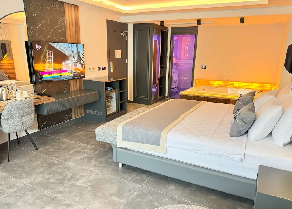 Deluxe Tek Büyük Yataklı Oda