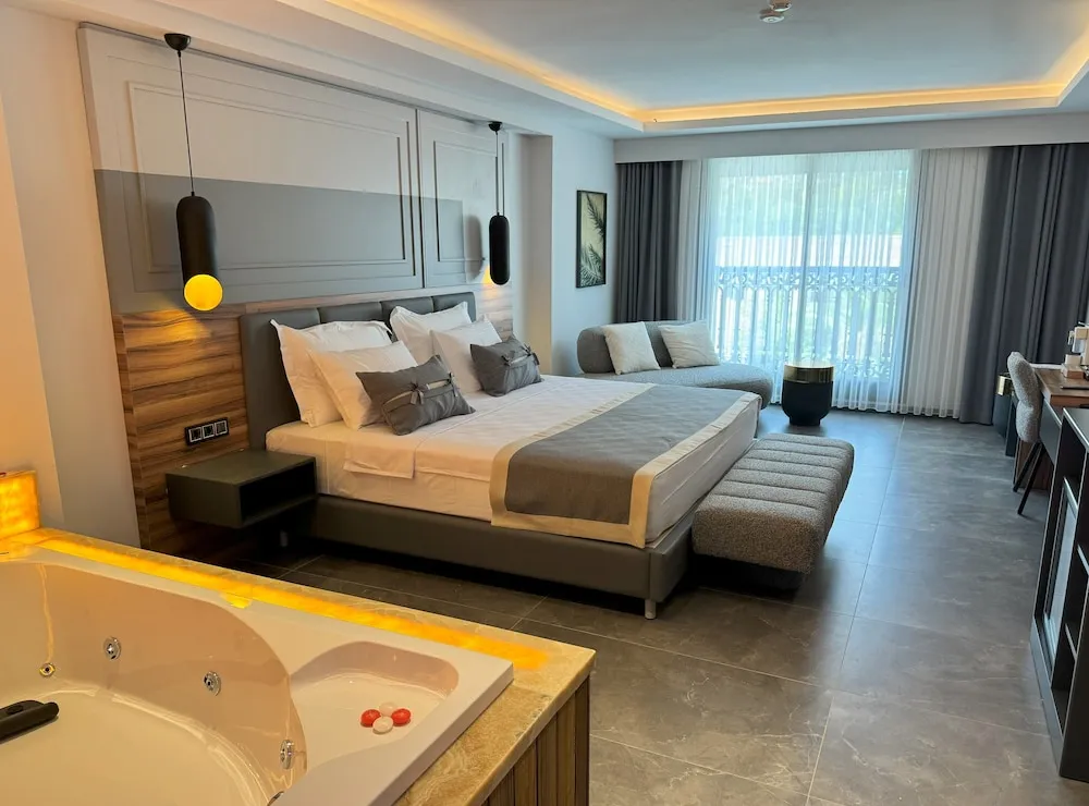 Deluxe Tek Büyük Yataklı Oda