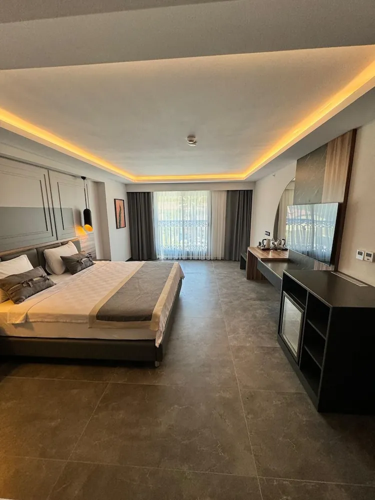Deluxe Tek Büyük Yataklı Oda