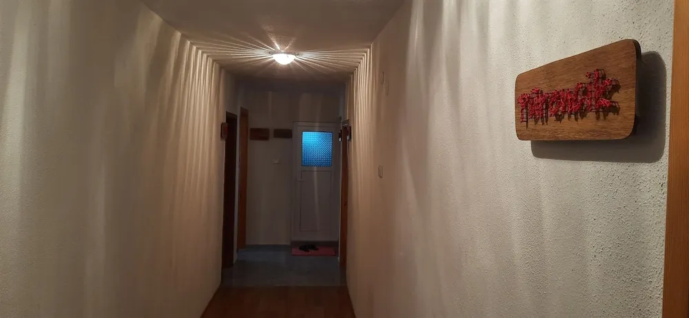 Basic Üç Kişilik Oda, Ortak Banyo