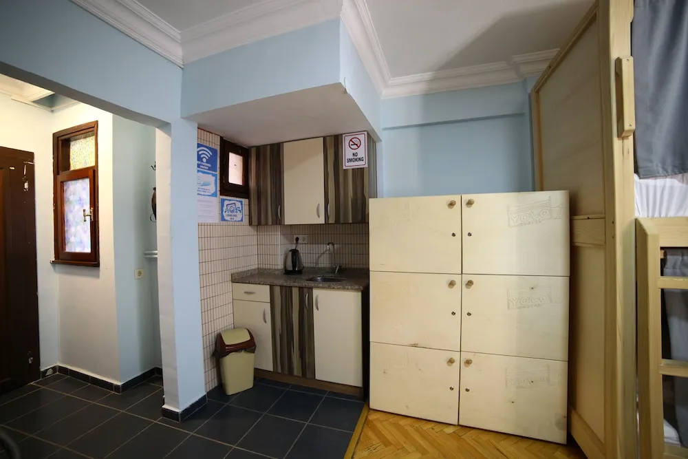 Female Dorm for 6 Beds