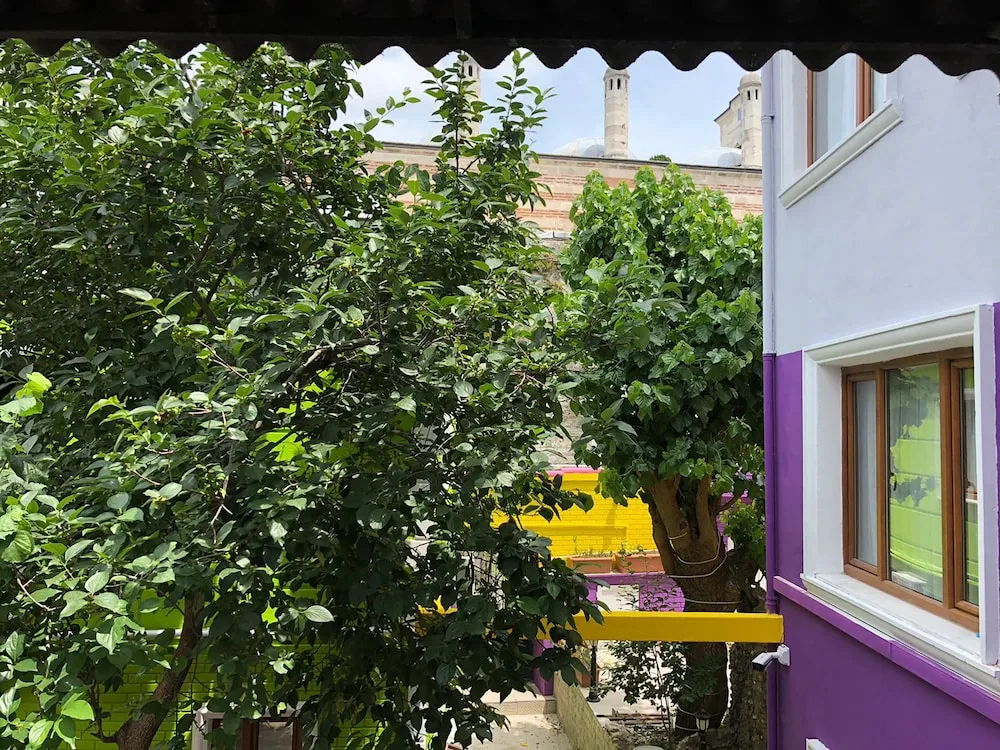 Classic Üç Kişilik Oda, Bahçe Manzaralı