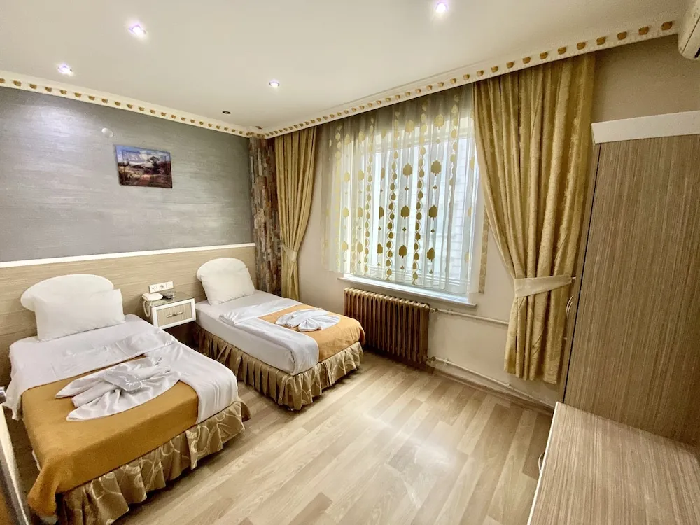 Standard Tek Büyük veya İki Ayrı Yataklı Oda