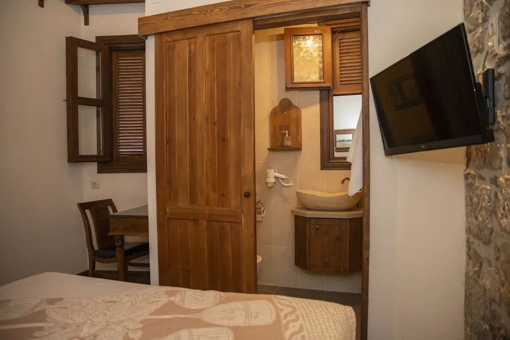 Classic Double or Twin Room Bakras