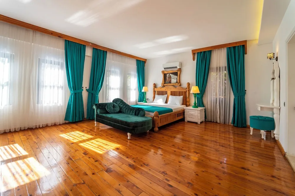 Deluxe Tek Büyük Yataklı Oda