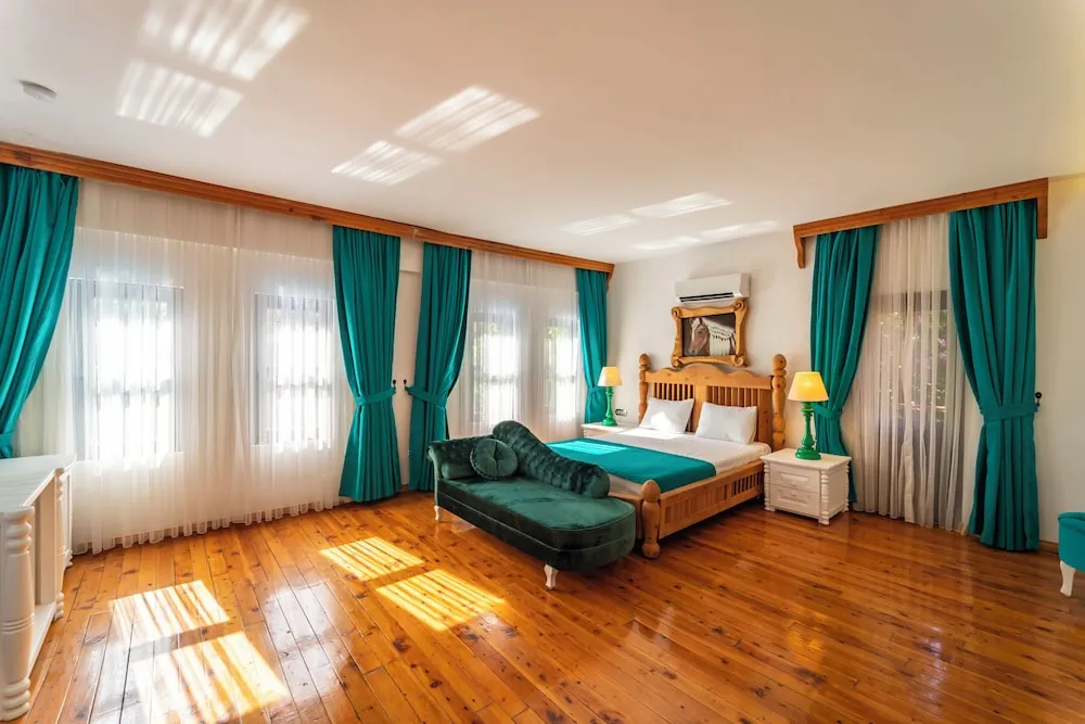 Deluxe Tek Büyük Yataklı Oda