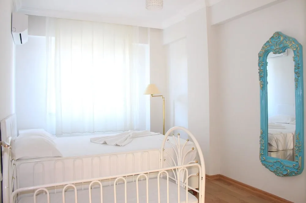 Family Apart Daire, Bahçe Manzaralı