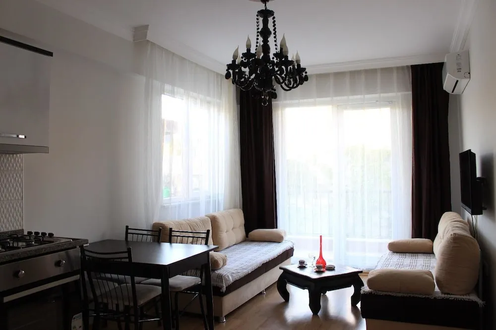 Family Apart Daire, Bahçe Manzaralı