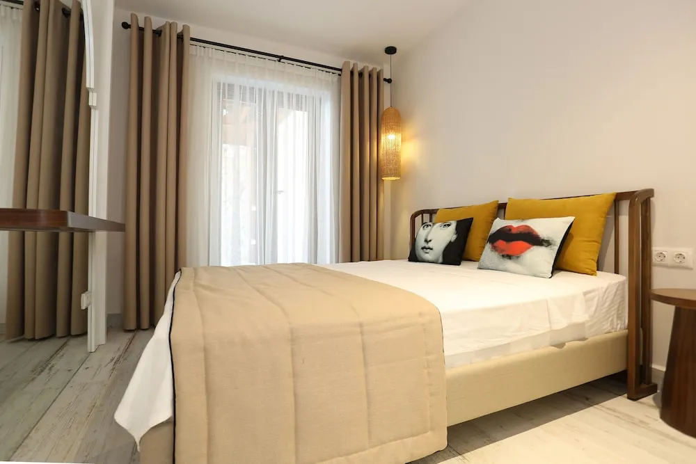 Standard Apart Daire, Bahçe Manzaralı
