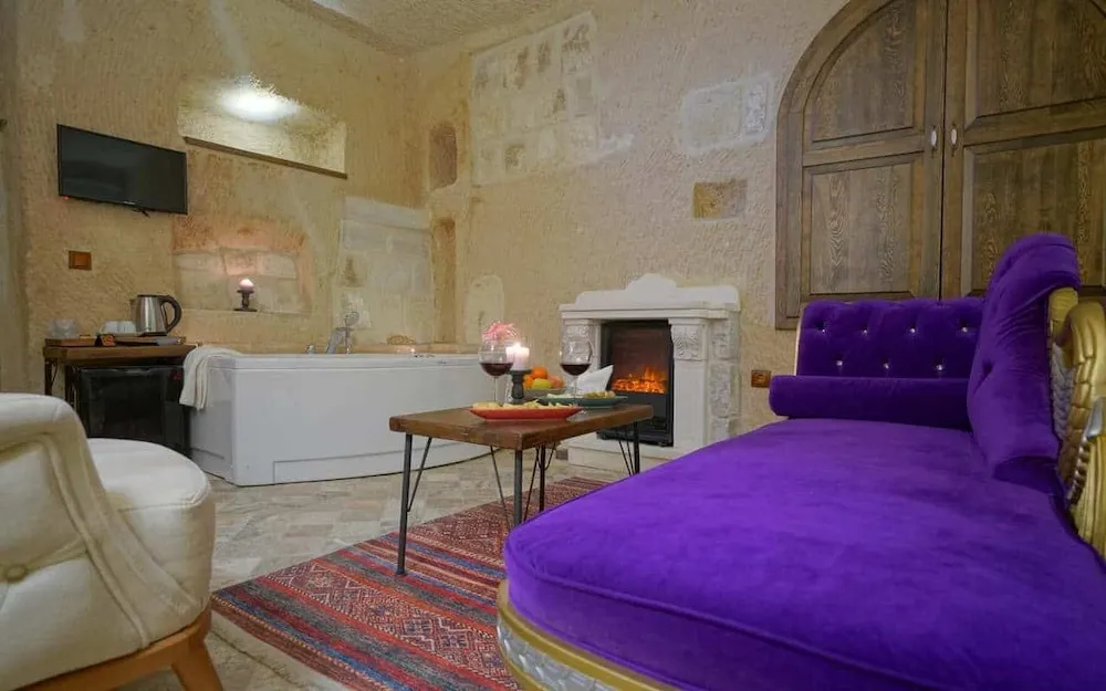 Honeymoon Oda, Sıcak Su Küveti