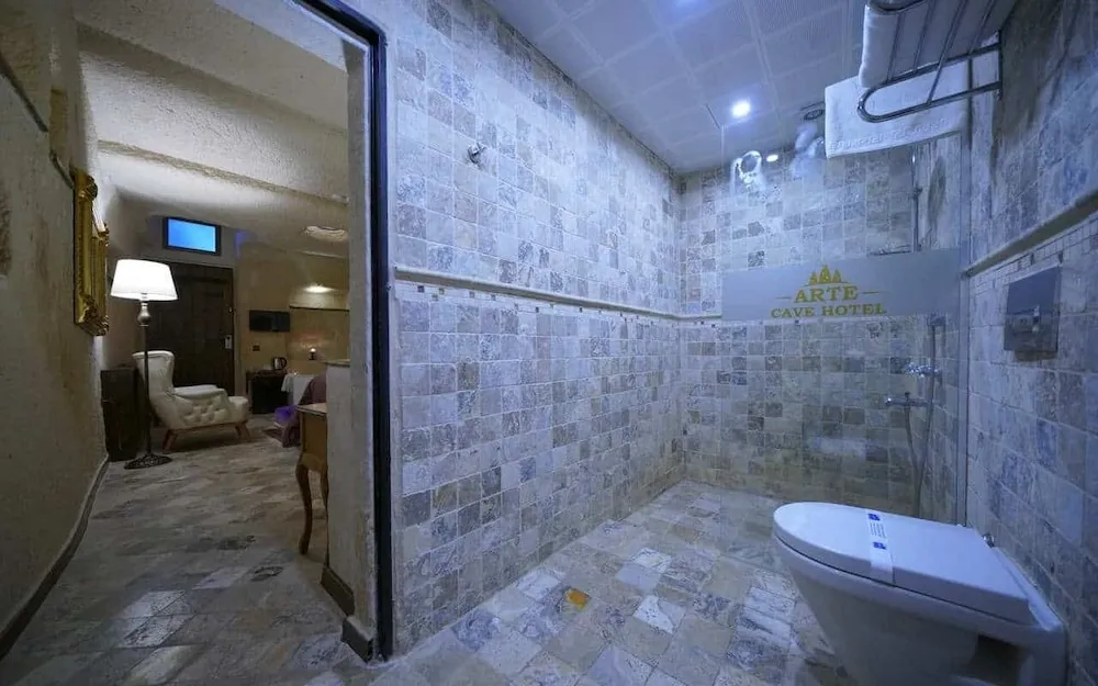 Honeymoon Oda, Sıcak Su Küveti