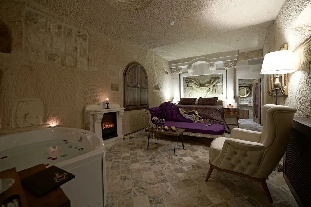 Honeymoon Oda, Sıcak Su Küveti