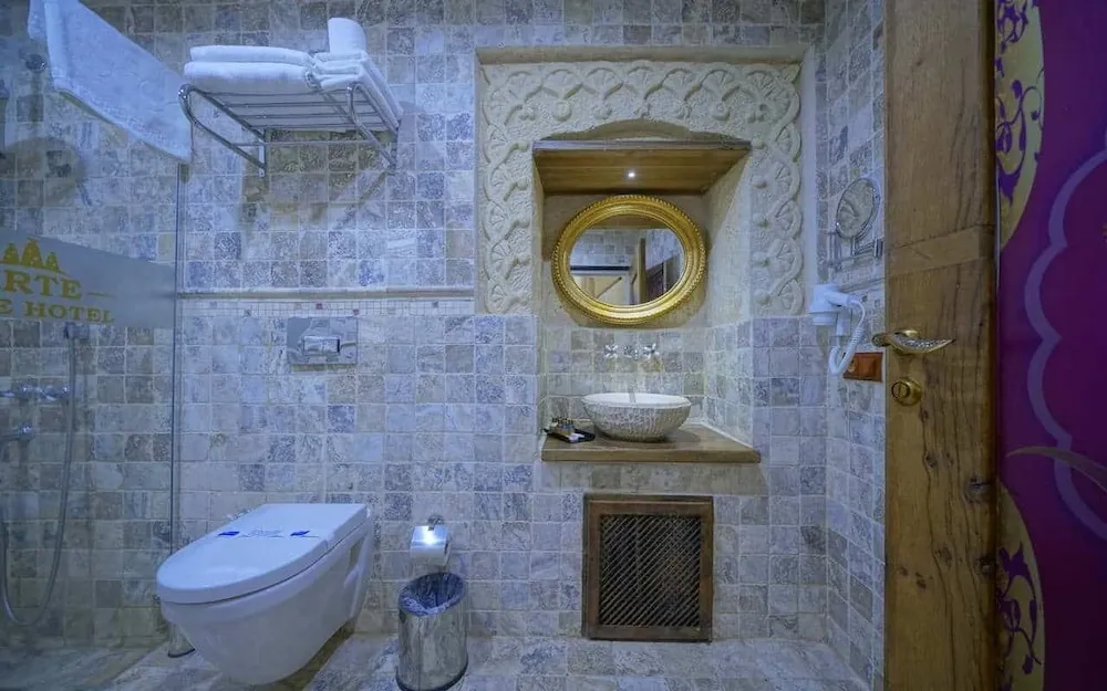 Honeymoon Oda, Sıcak Su Küveti