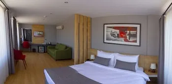 Uzer Otel