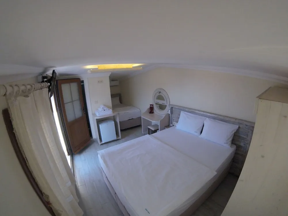 Üç Kişilik Oda, Teras