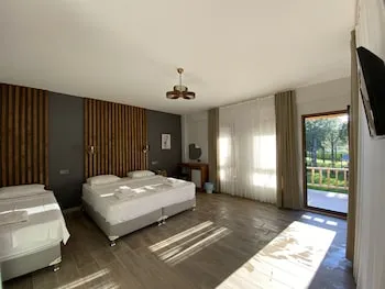 Elyada Otel ve Bağ Evi (+8 Yaş)