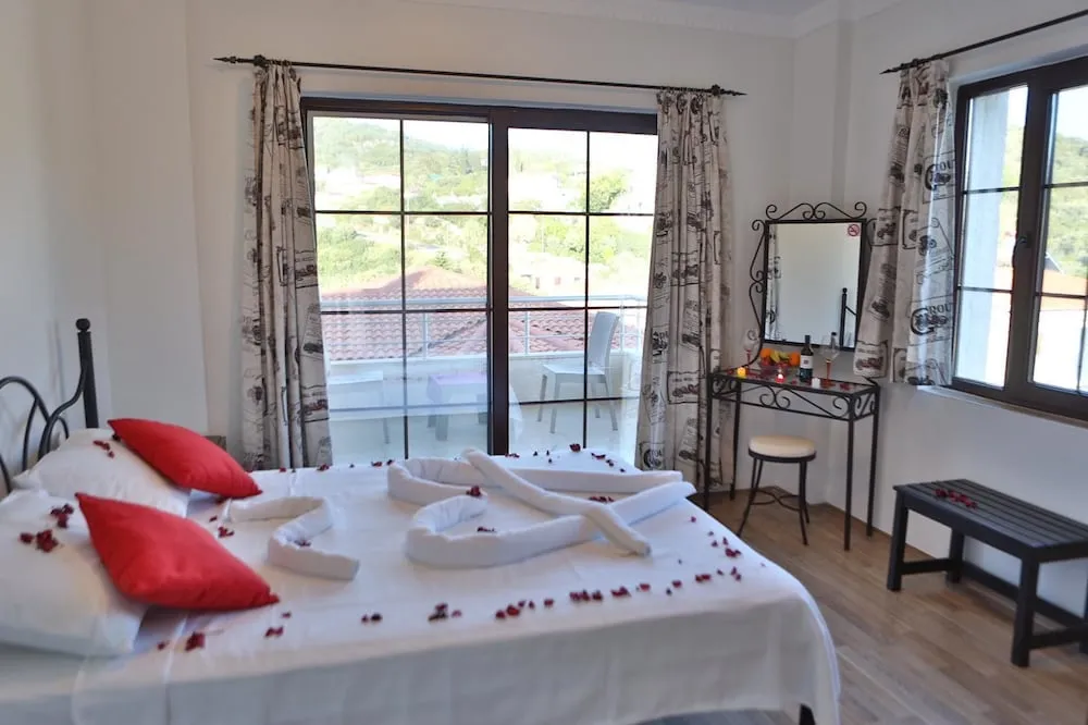 Standard Tek Büyük Yataklı Oda, Havuz Kenarı