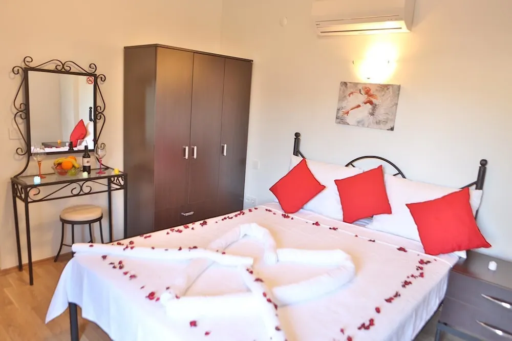 Standard Tek Büyük Yataklı Oda, Havuz Kenarı