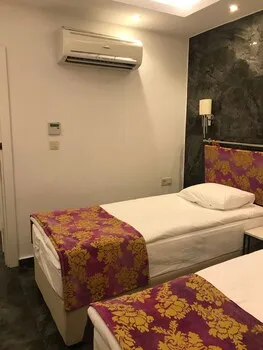 B Guest Hotel