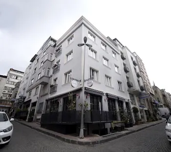 B Guest Hotel