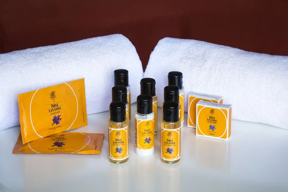 Standard Tek Büyük Yataklı Oda, Havuz Manzaralı