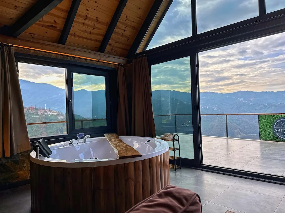 Romantic Kır Evi, Dağ Manzaralı