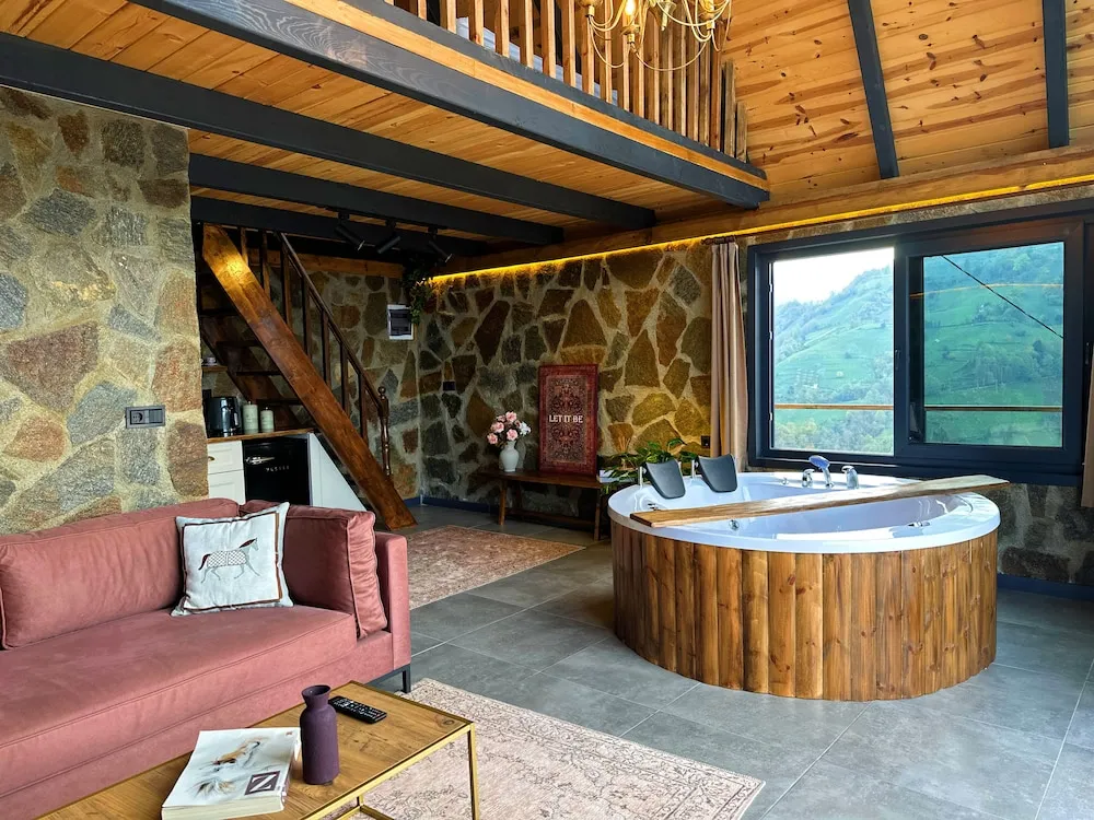 Romantic Kır Evi, Dağ Manzaralı