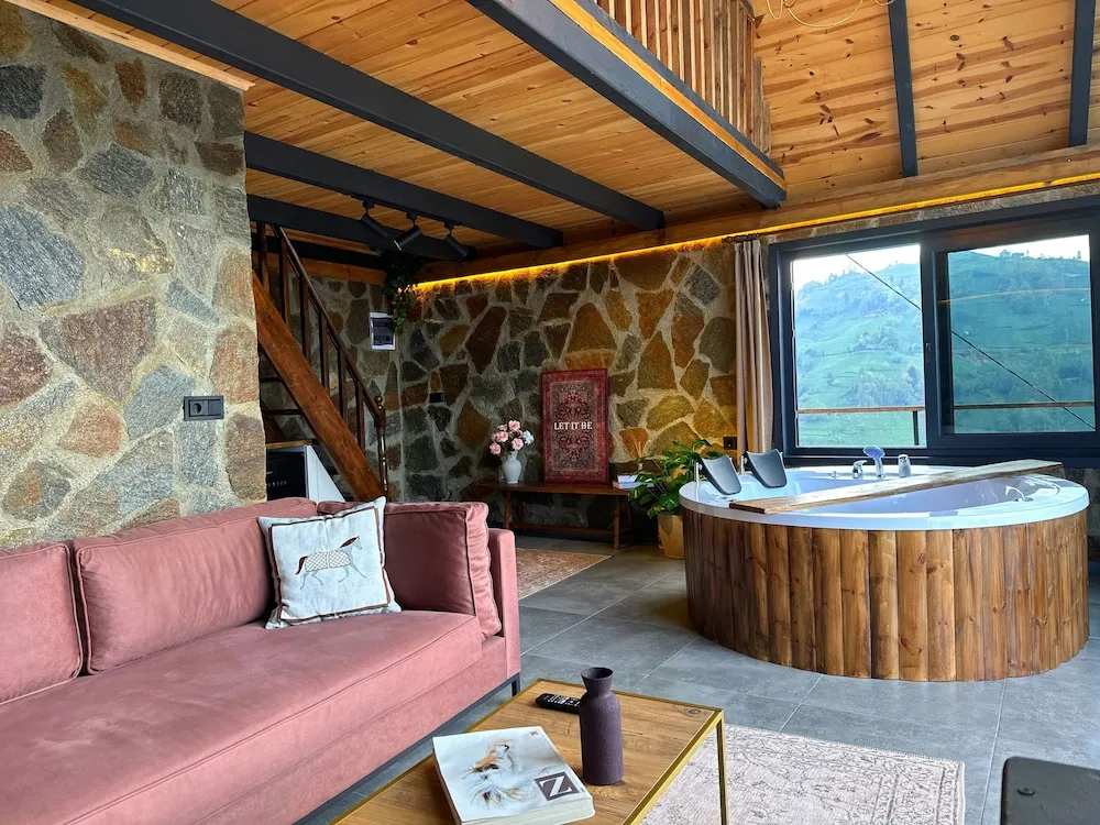 Romantic Kır Evi, Dağ Manzaralı