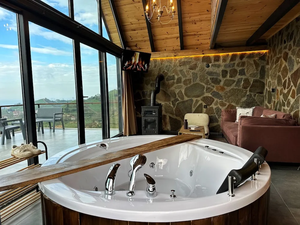 Romantic Kır Evi, Dağ Manzaralı