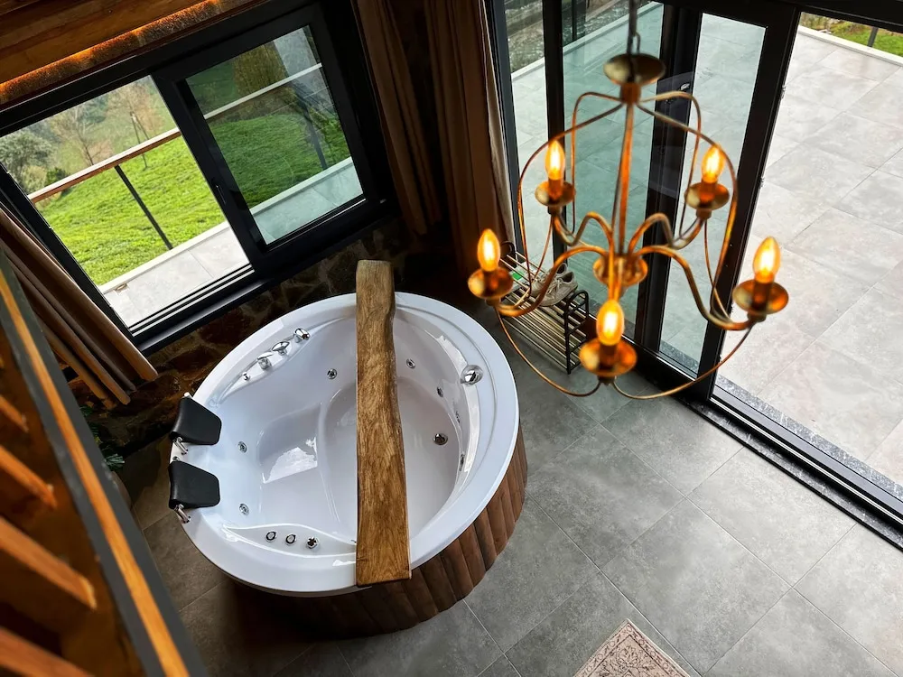 Romantic Kır Evi, Dağ Manzaralı