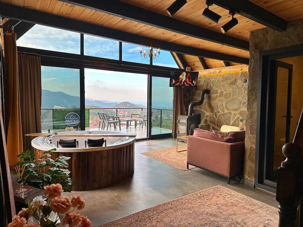 Romantic Kır Evi, Dağ Manzaralı