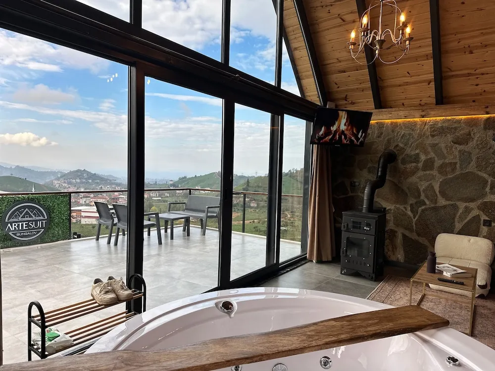 Romantic Kır Evi, Dağ Manzaralı