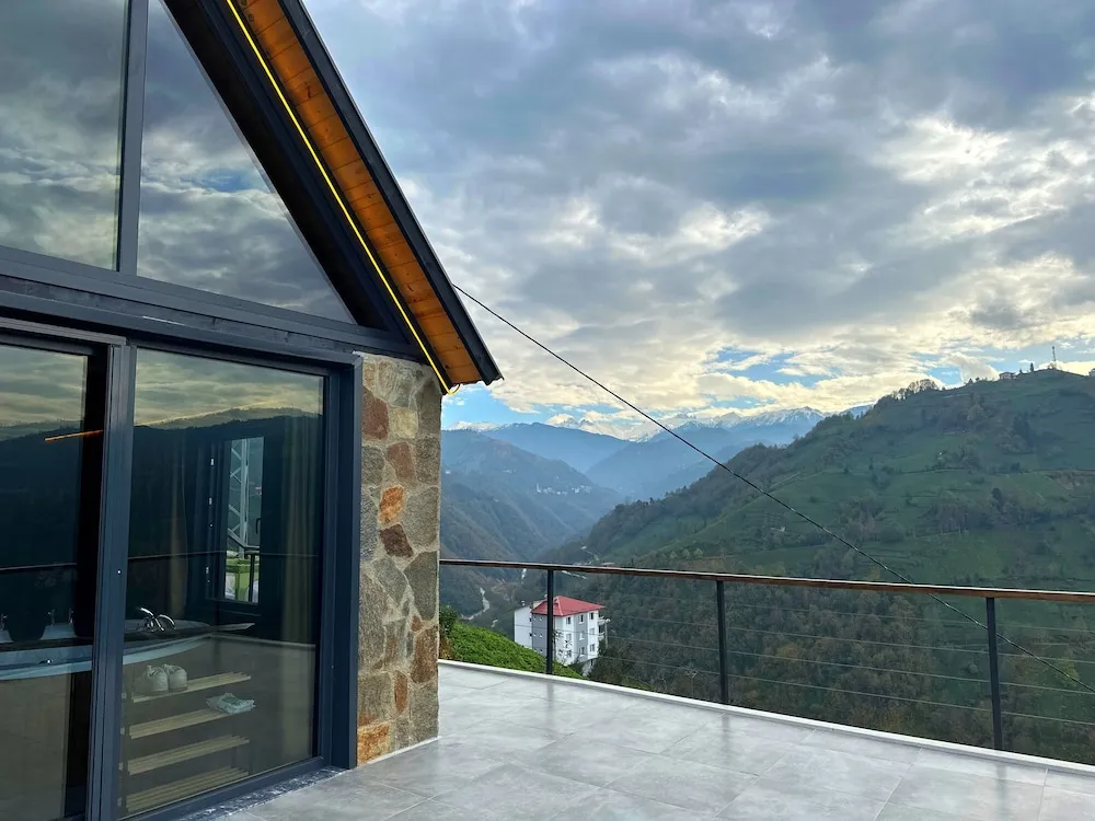 Romantic Kır Evi, Dağ Manzaralı