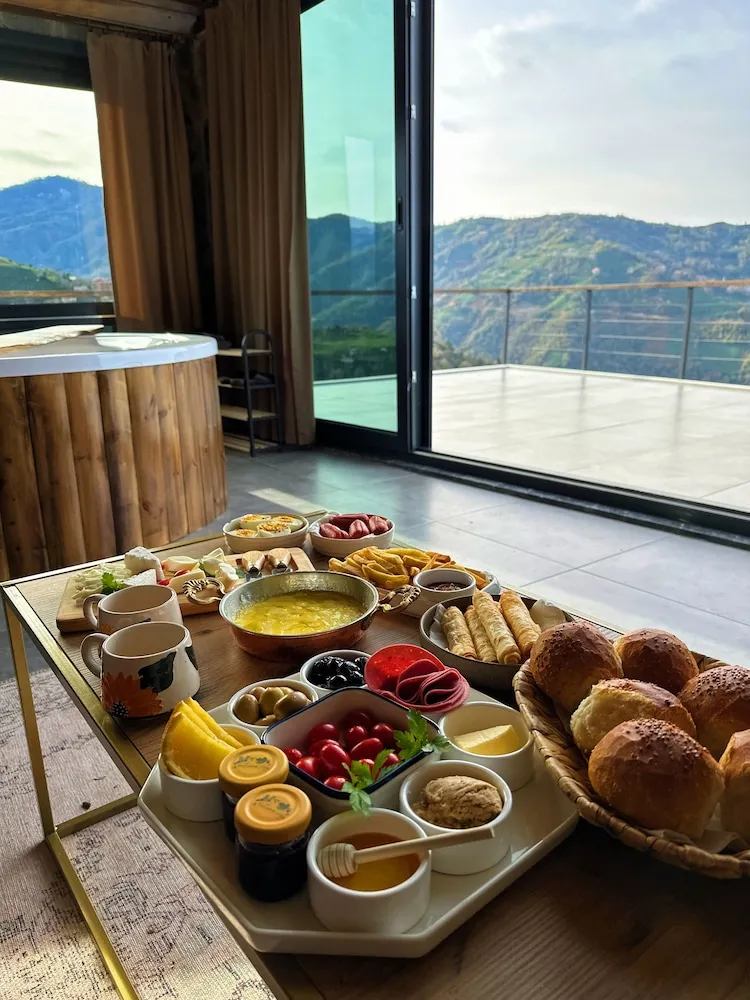 Romantic Kır Evi, Dağ Manzaralı